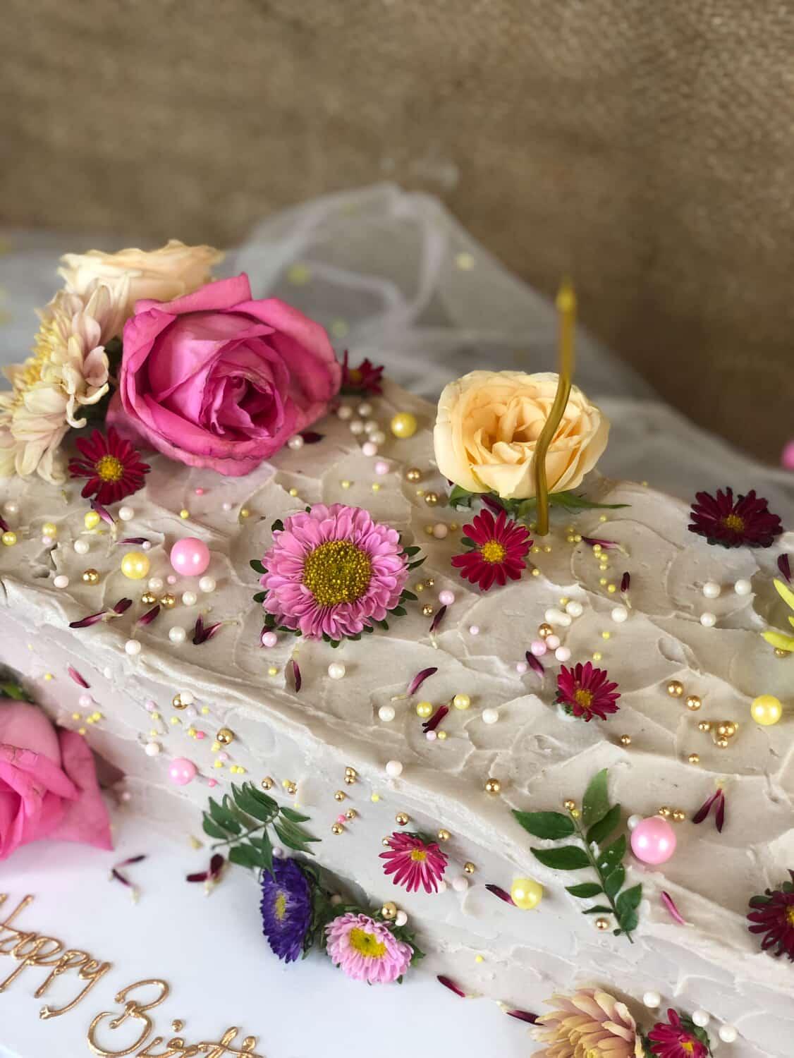 Heavenly Petals Cake (4lbs)