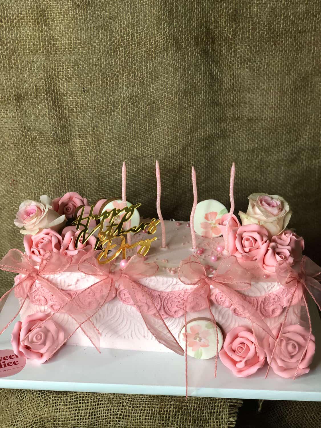 Petals & Pearls Floral Cake (4lbs)