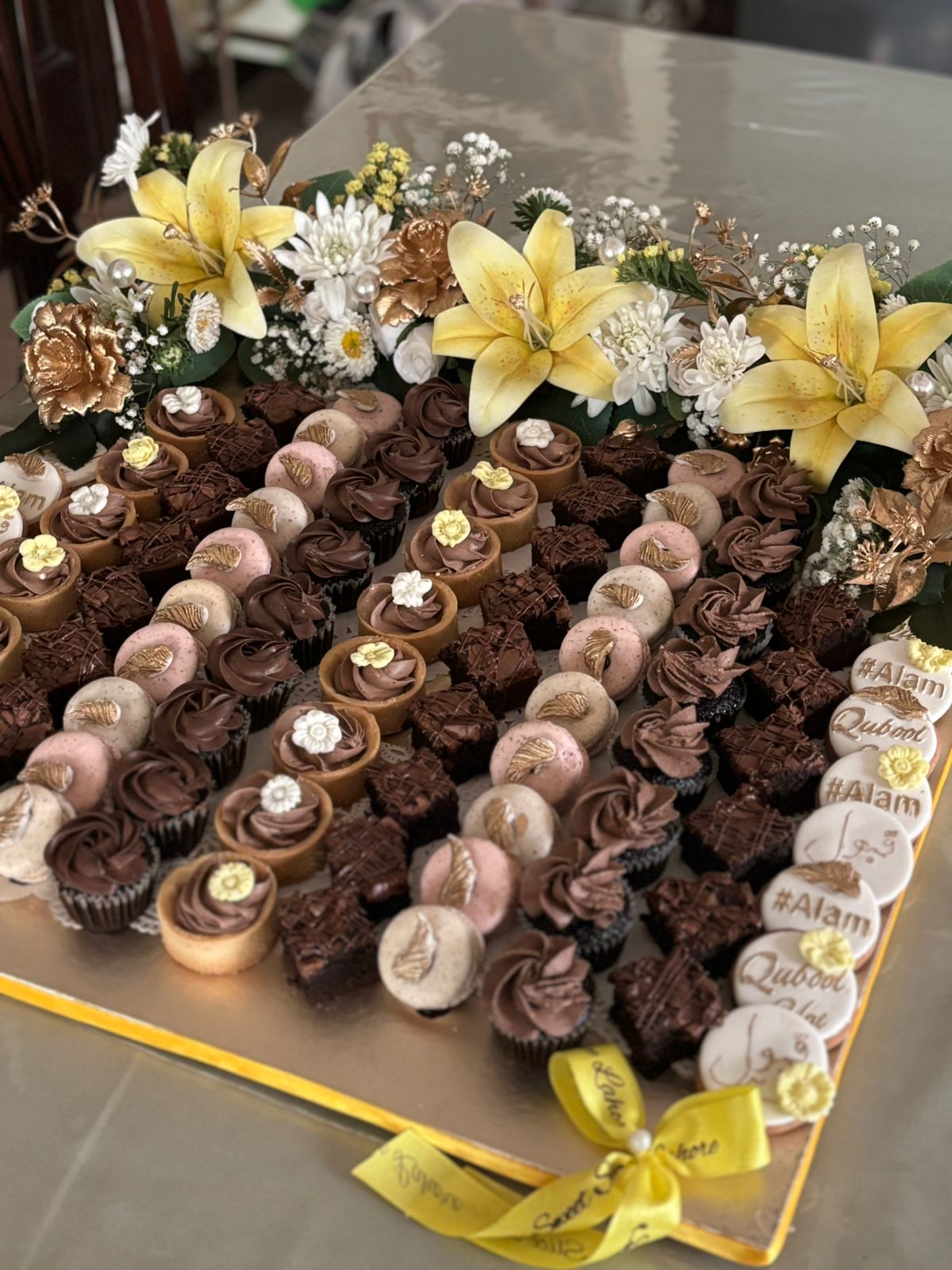 18 inch platter Cup Cake Platter