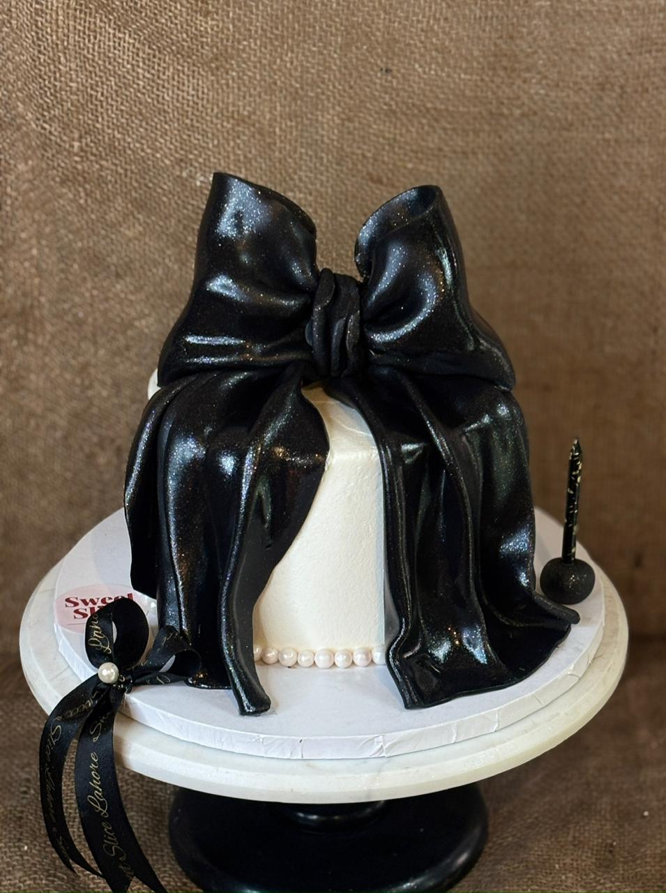 Classic Noir Bow Cake (2lbs)