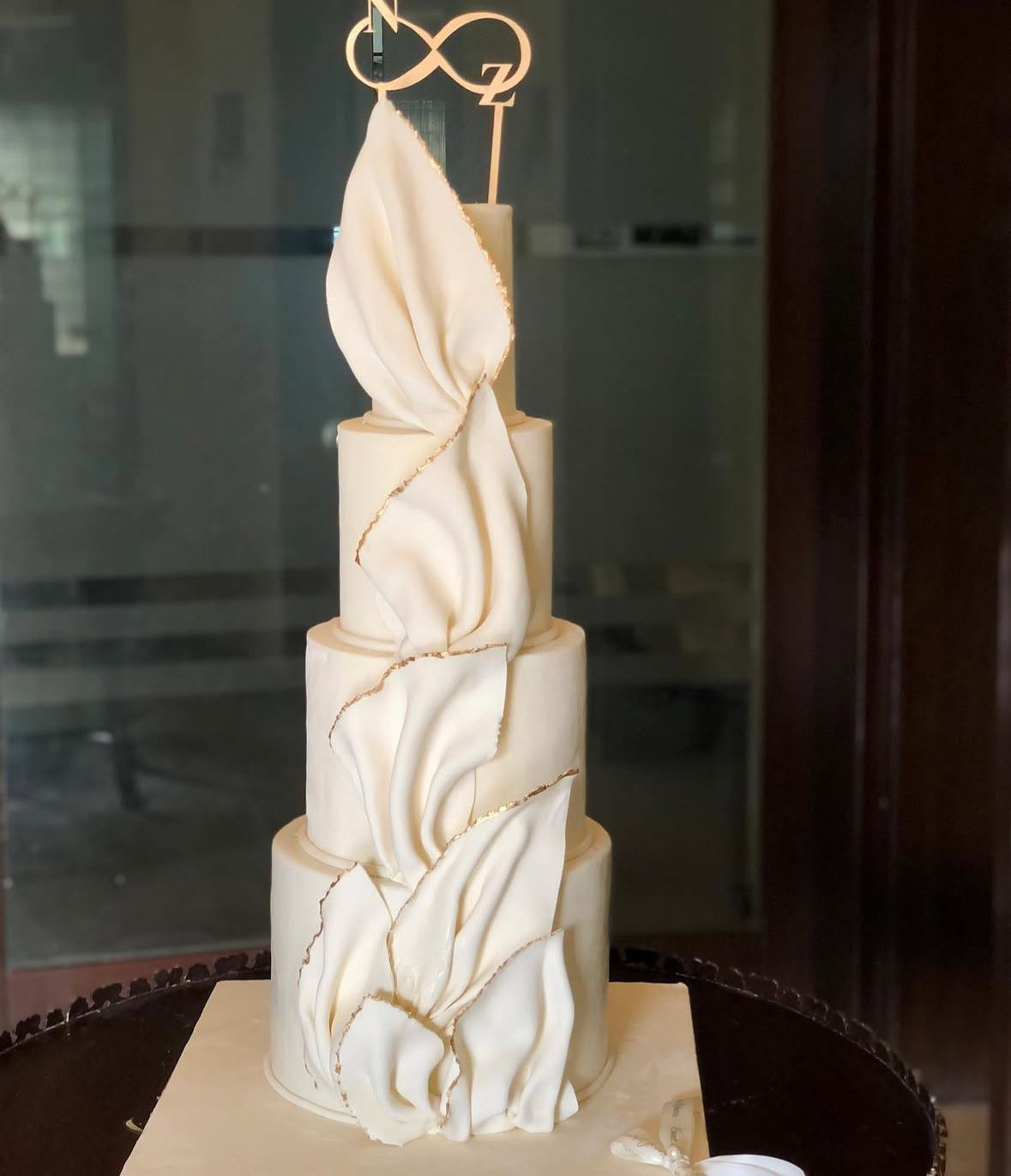 Ivory Cascade Elegance Cake (25 lbs)