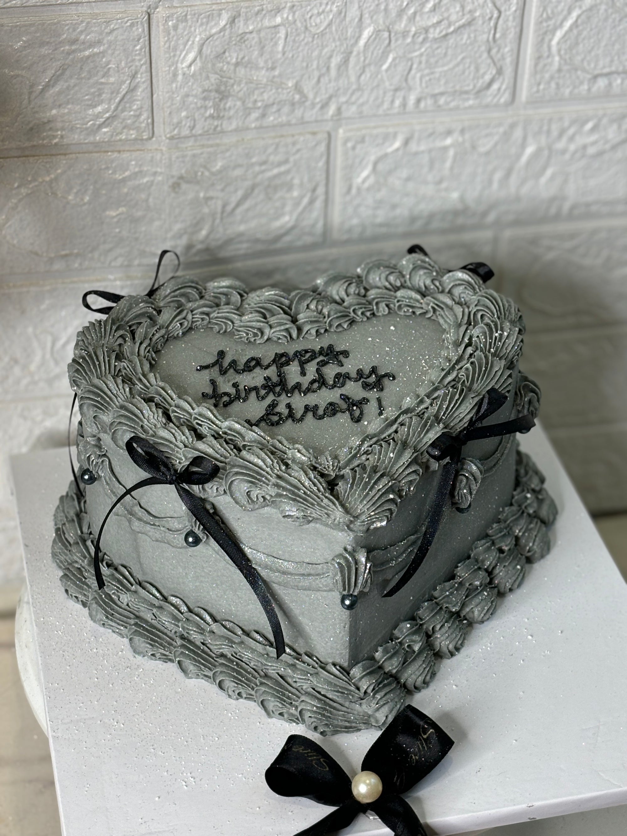 Gothic Heart Luxe Cake (3 lbs)