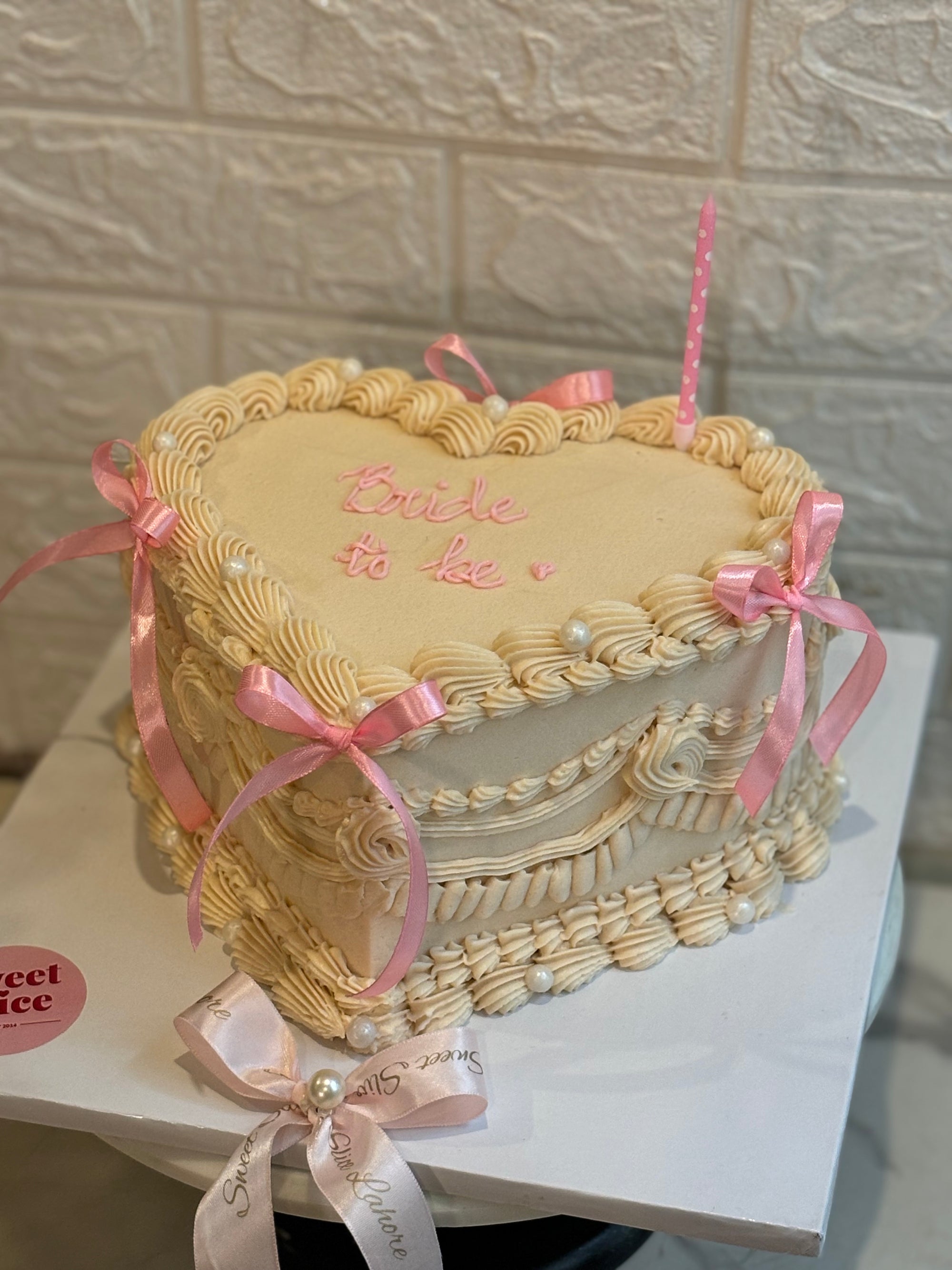 Bride-to-Be Vintage Heart Cake (3 lbs)