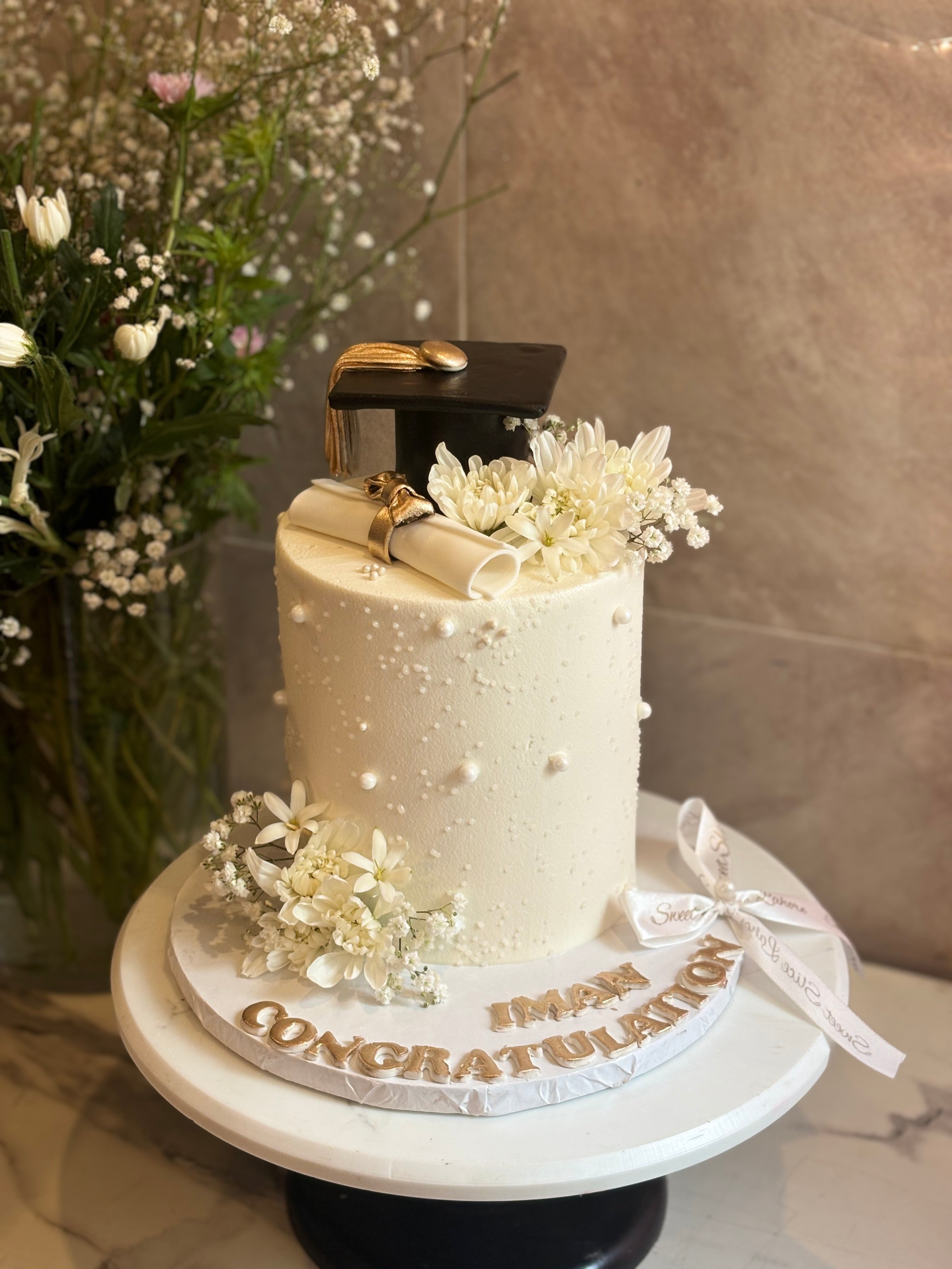 Golden Glory Celebration Cake (3 lbs)